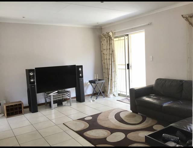2 BEDROOM TOWNHOUSE FOR SALE IN MOOIKLOOF RIDGE